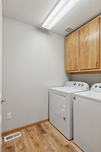 Building Photo - 15146 Fanning Dr N