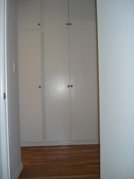 Building Photo - 1064 S Wooster St