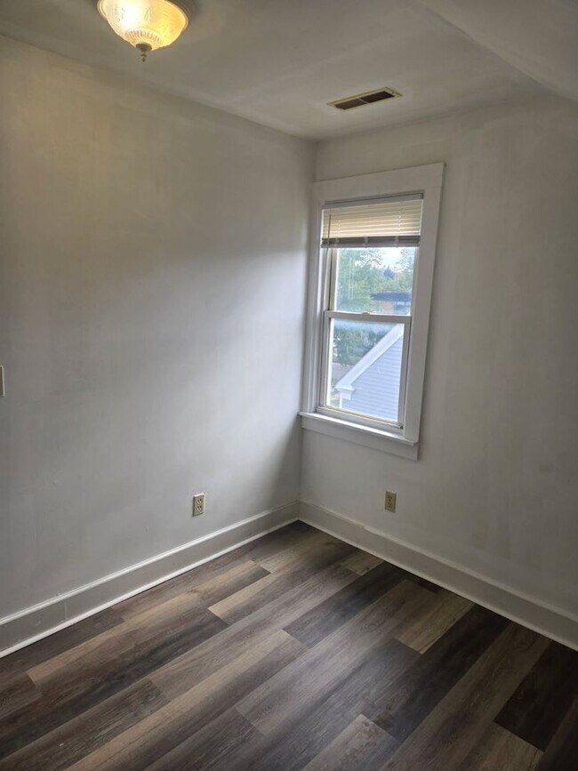 Building Photo - 3746 W 39th St