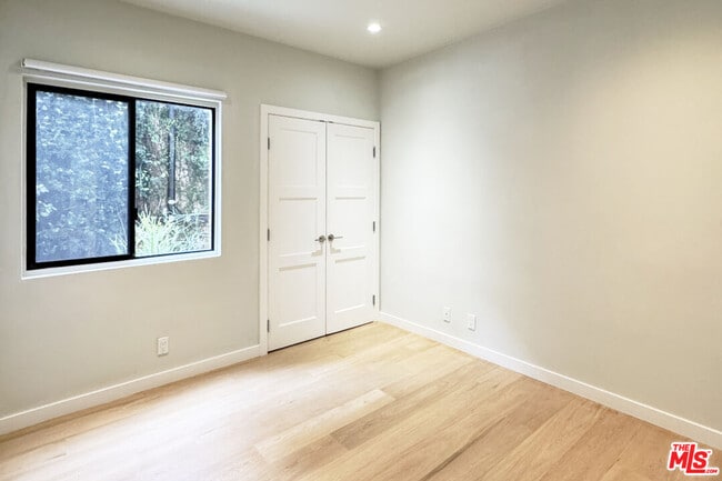 Building Photo - 1021 Westmount Dr