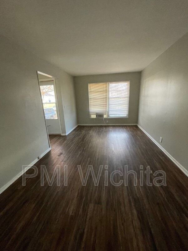 Building Photo - 2304 S Broadview St