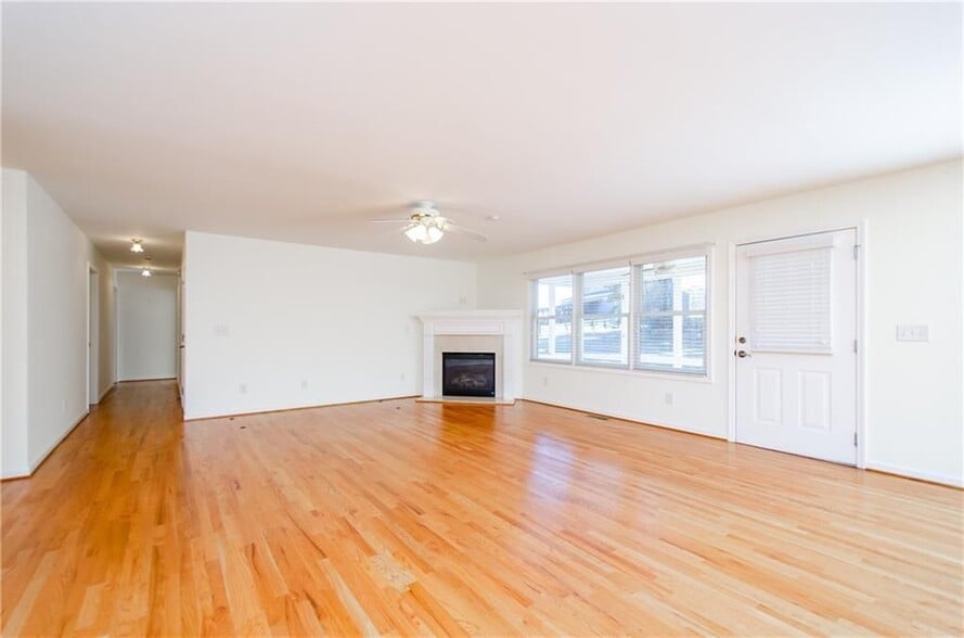 Building Photo - 3950 Chattahoochee Rd