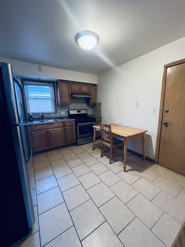 Building Photo - 3954 N Pioneer Ave