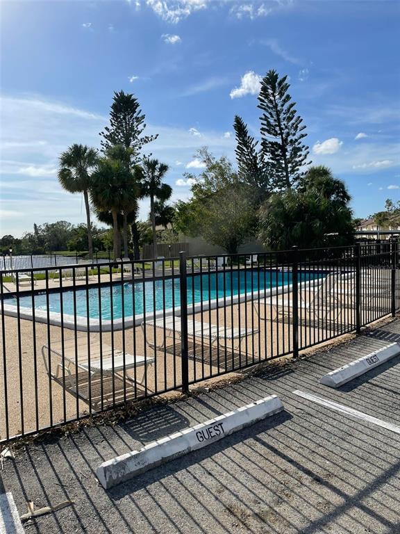 Building Photo - 2725 Hidden Lake Blvd