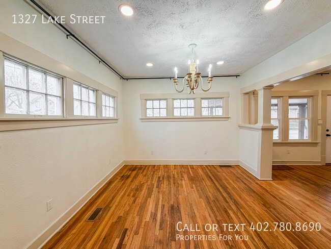 Building Photo - 1327 Lake St