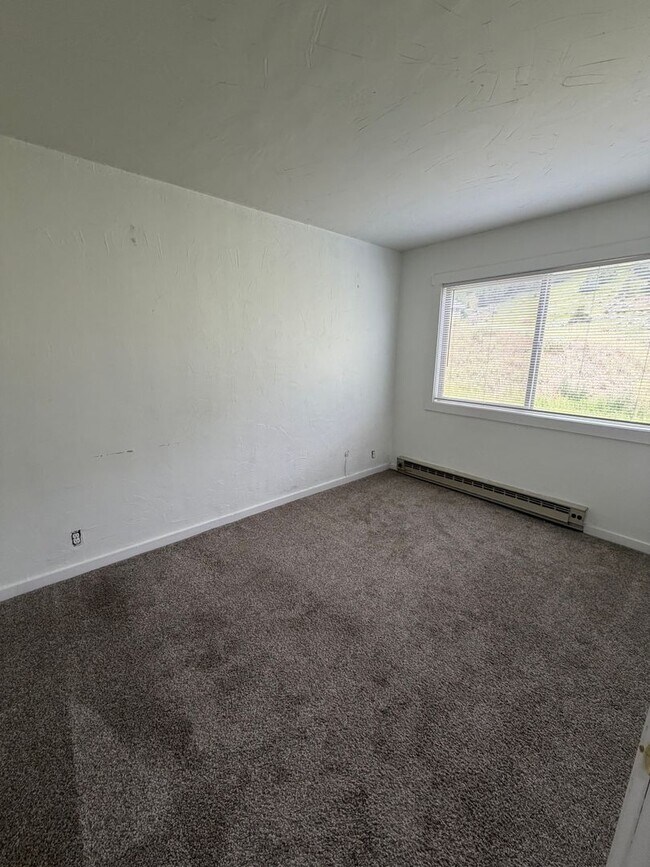 Building Photo - 2095 Little Coyote Rd