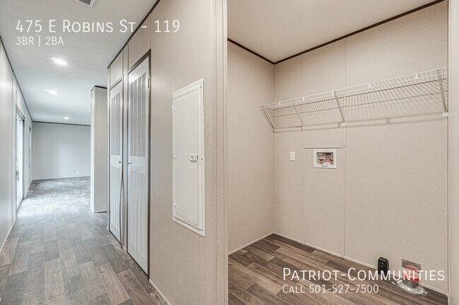 Building Photo - 475 E Robins St