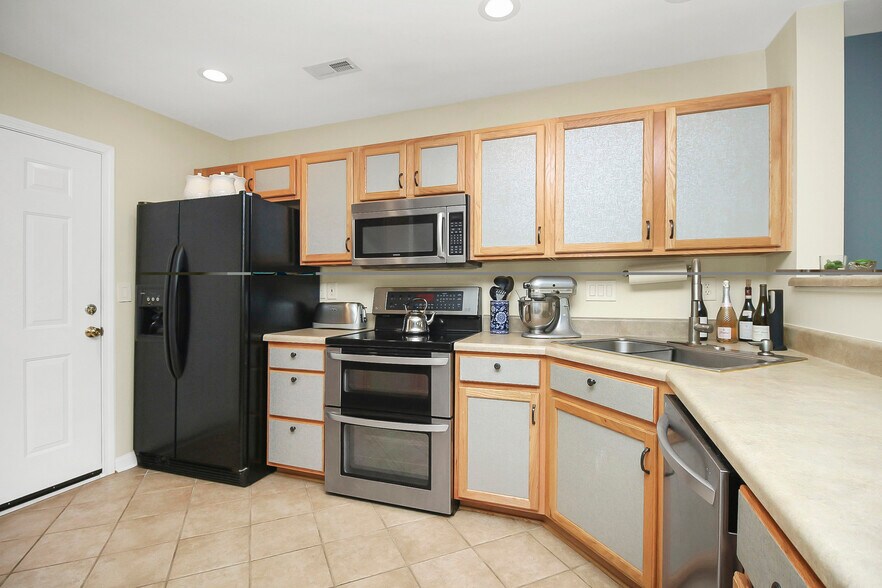 Building Photo - 2292 Hanover Ct