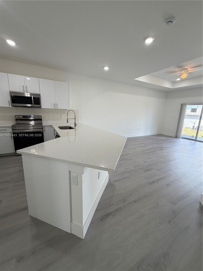 Building Photo - 723 Ivan Ave S