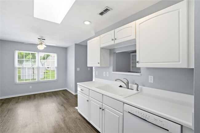 Building Photo - 9083 Marquis Dr