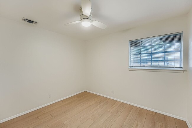 Building Photo - Ranch Style Home For Lease on Huge Lot in ...