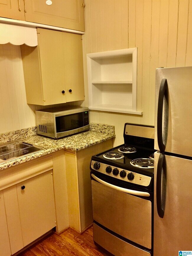 Building Photo - 1412 Smolian Pl