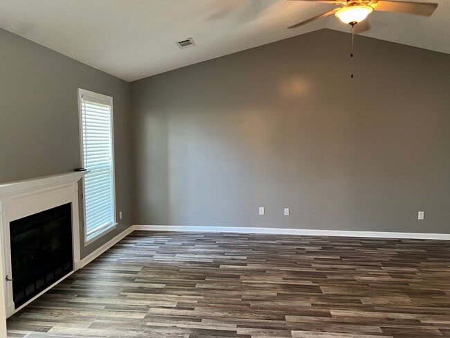 Building Photo - 2404 Whitecliff Cove