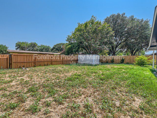 Building Photo - 7422 Stonehouse Dr