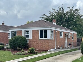 Building Photo - 5542 N Odell Ave