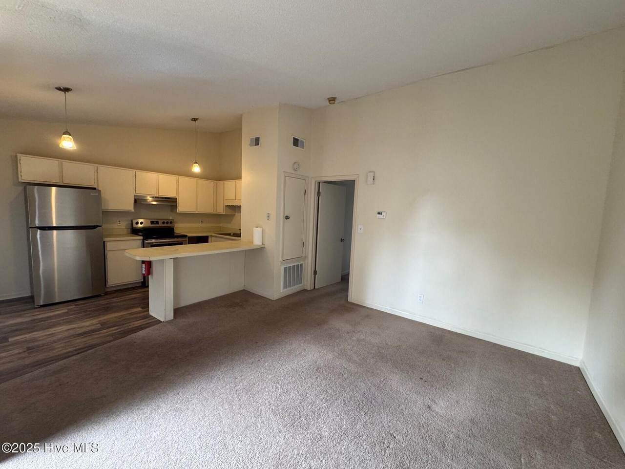 Building Photo - 2536 Flint Dr