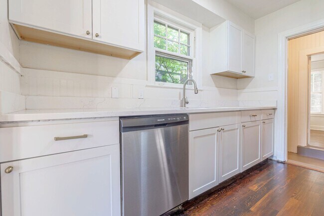 Building Photo - Updated home blends historic charm with mo...