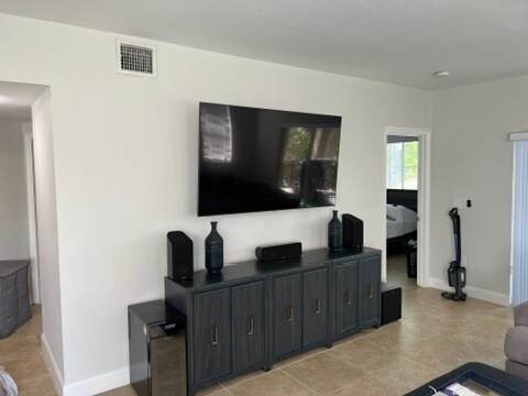Building Photo - 2557 Centergate Dr