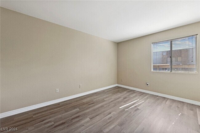 Building Photo - 4921 Indian River Dr