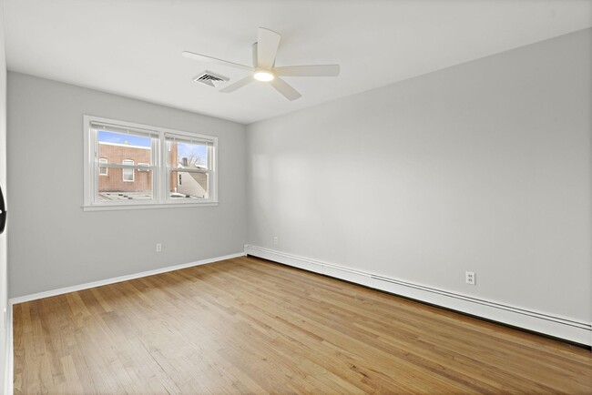 Building Photo - 763 6th St