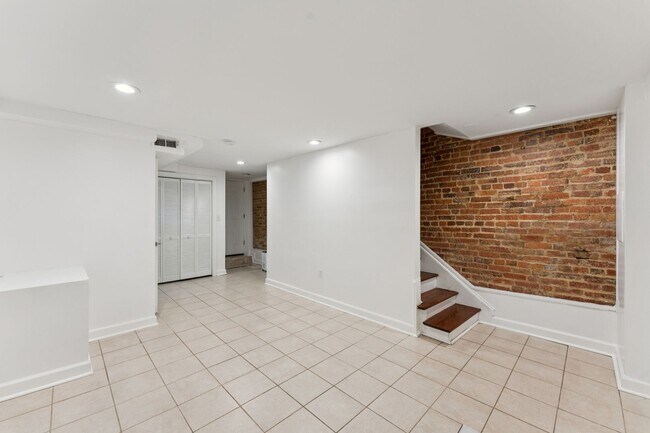 Building Photo - 2911 Sherman Ave NW