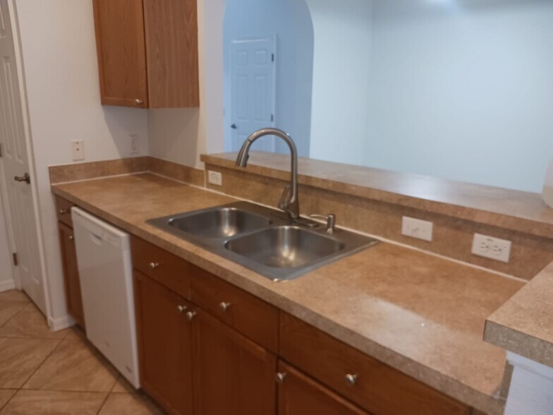 Building Photo - 620 Pinebranch Cir