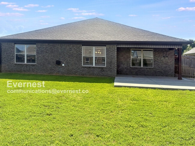 Building Photo - 121 Beaver Brook Pl