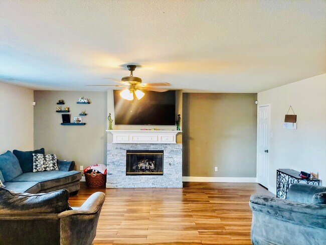 Building Photo - Coming Soon Spacious 4-Bedroom Home for Re...