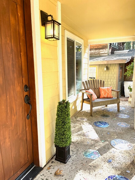 Front Porch - 618 Woodland Dr