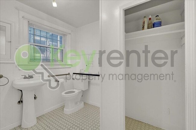 Building Photo - 1827 T St