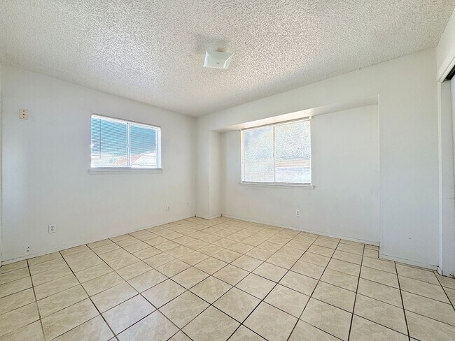 Building Photo - Northeast El Paso 3 bed