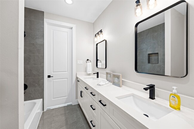 Building Photo - 2610 Piemonte Avenue Cir
