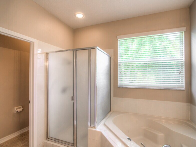 Building Photo - 14200 Viburnum Ln