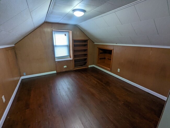 Building Photo - 3 Bedroom 1 Bathroom Single Family Home, West Columbus