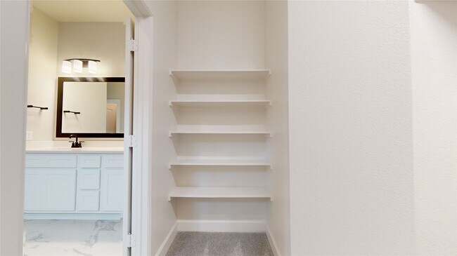 Building Photo - 122 Hazelnut Dr