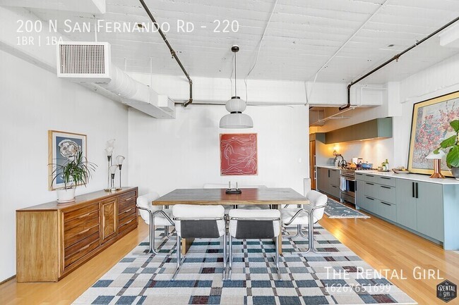 Building Photo - Stylish Lincoln Heights Loft | Private Bal...