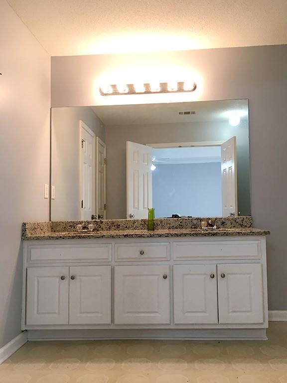 Building Photo - 2515 Freemans Walk Dr