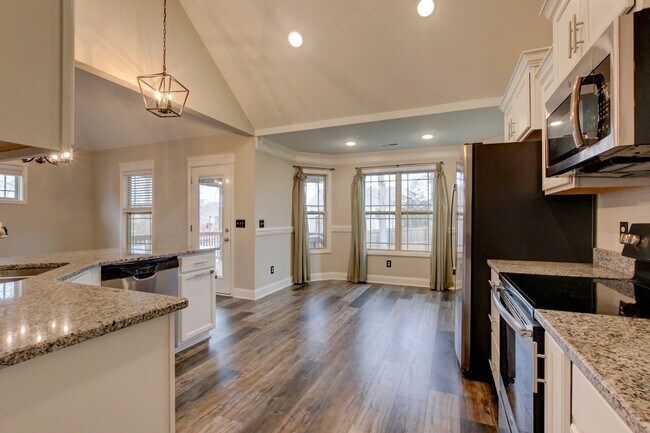 Building Photo - Sharp 3bed 2 ba.  upgrades throughout.