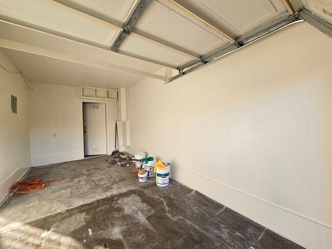 Building Photo - 20th Street