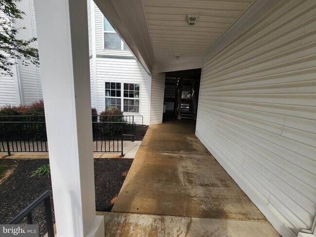 Building Photo - 2029 Windsong Dr
