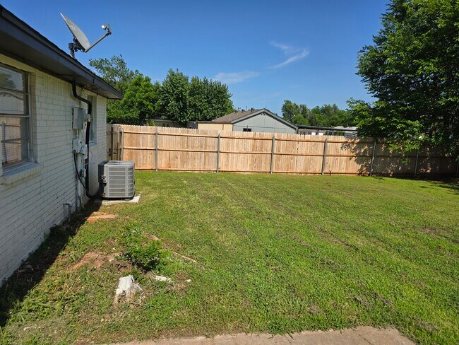 Building Photo - 4116 SE 45th Terrace