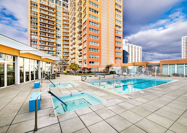 Building Photo - Clean and Bright Studio Apartment Downtown at The Montage- Utilities included!