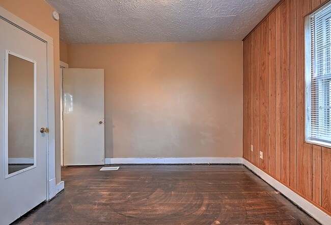 Building Photo - 6456 Blue Springs Pkwy
