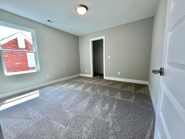 Building Photo - 953B Cahal Ave
