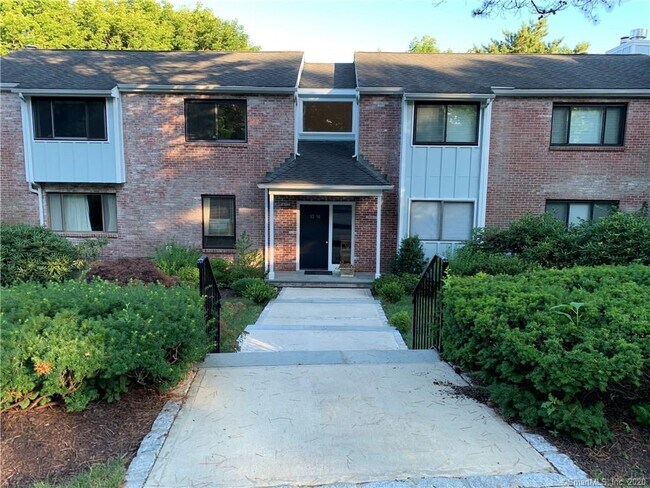 Building Photo - 13 Hills Ln