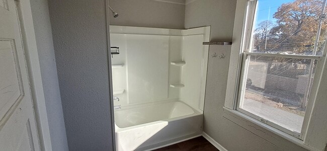 Building Photo - 2418 Jules St