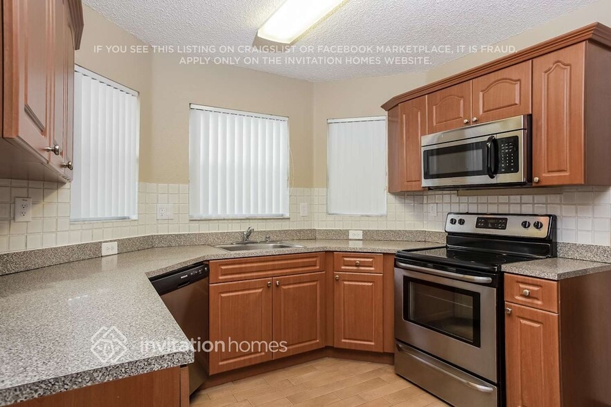 Building Photo - 414 Lakeside Cir
