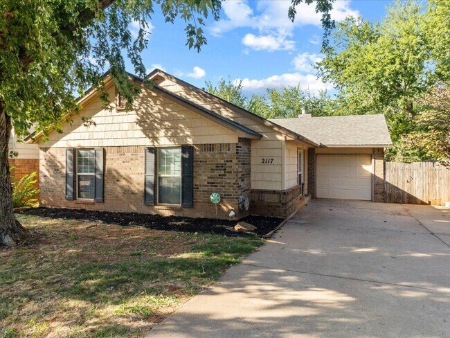 Primary Photo - 2117 Foxfire Rd