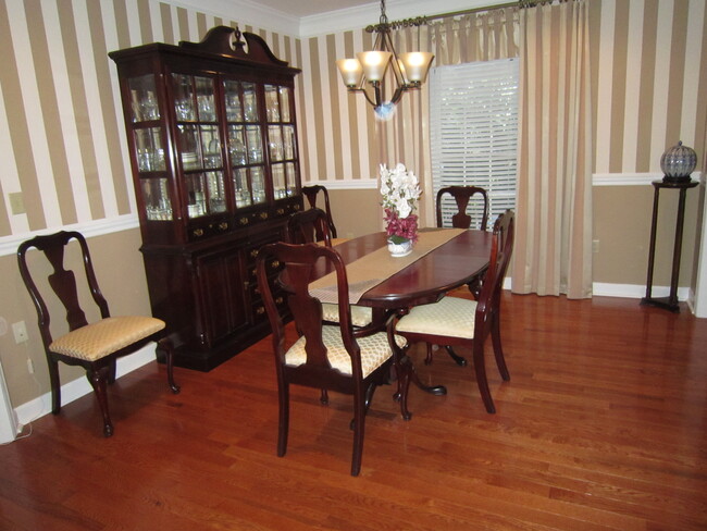 Dining Room - 102 London Cir S