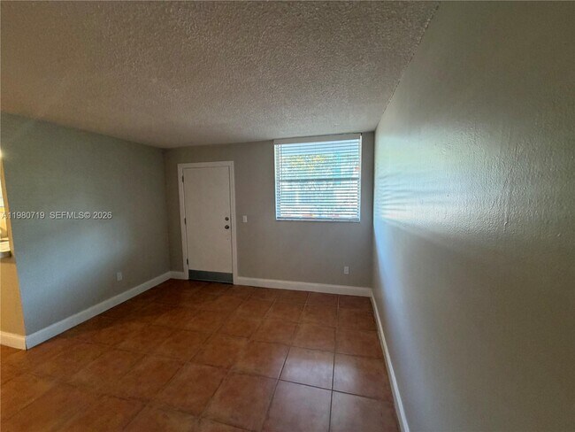 Building Photo - 1801 S Treasure Dr